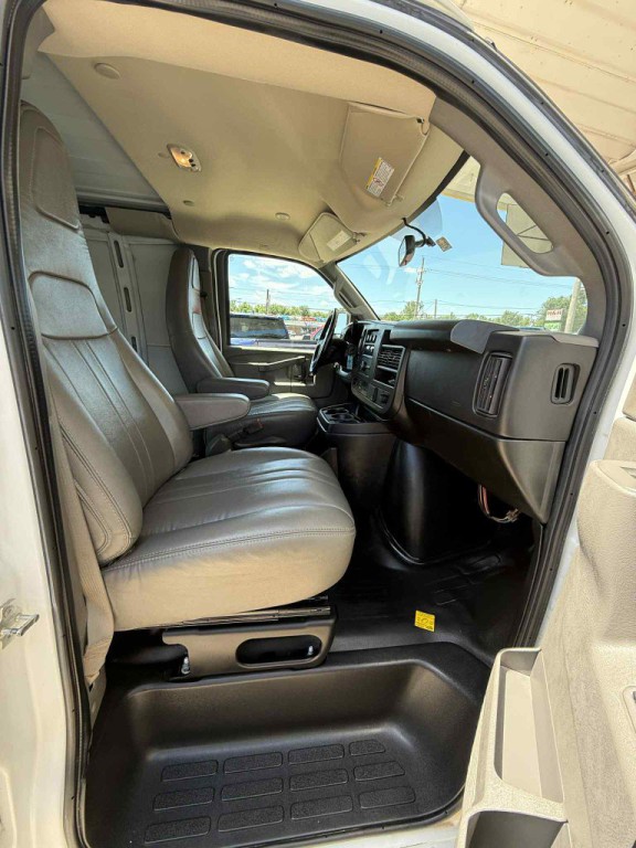 2023 Chevrolet Express Image 19