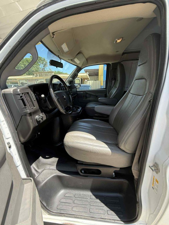 2023 Chevrolet Express Image 20