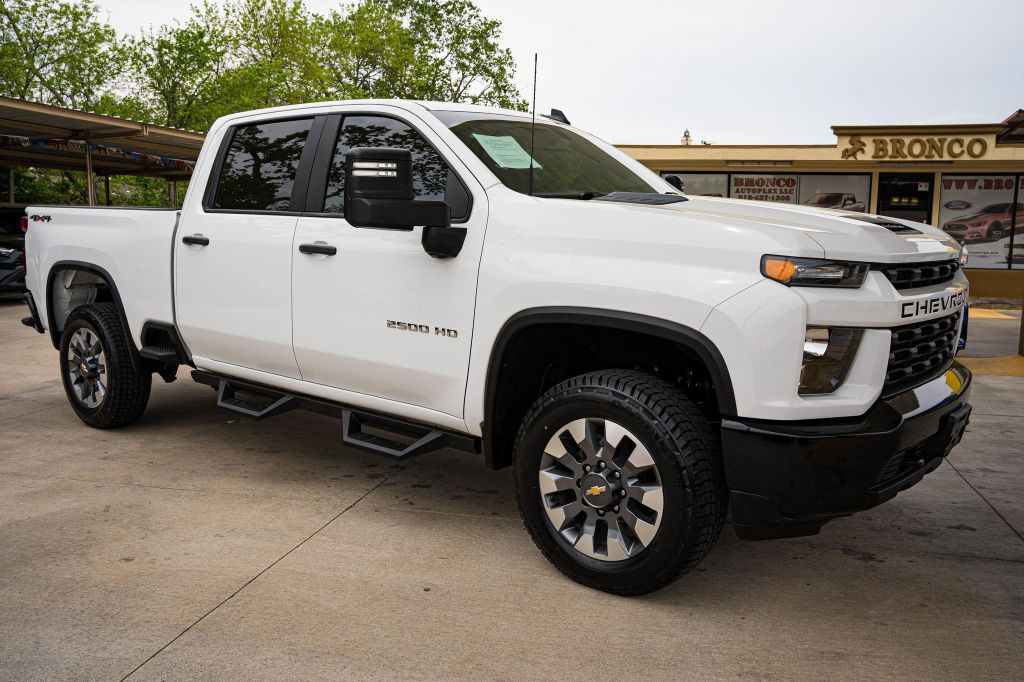 2021 Chevrolet Silverado 1500 Image 2