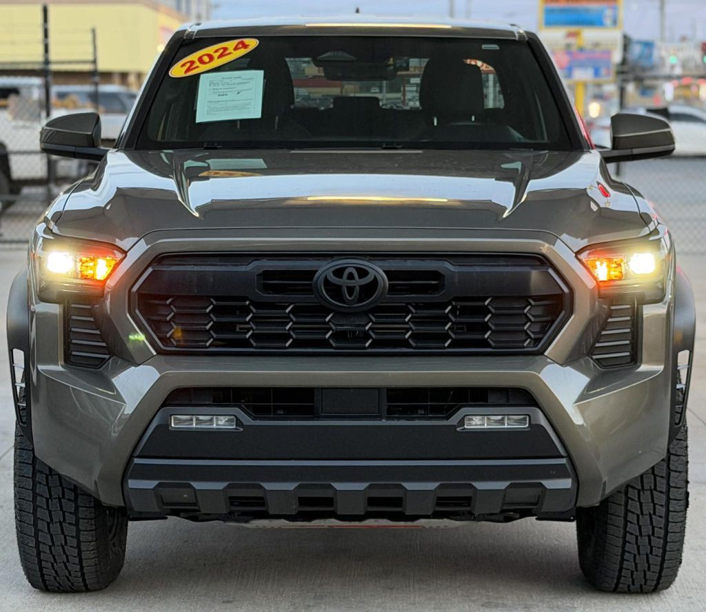 2024 Toyota Tacoma Image 2