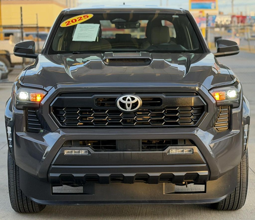 2025 Toyota Tacoma Image 2