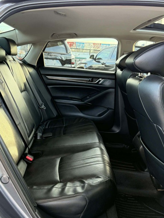 2018 Honda Accord Image 15