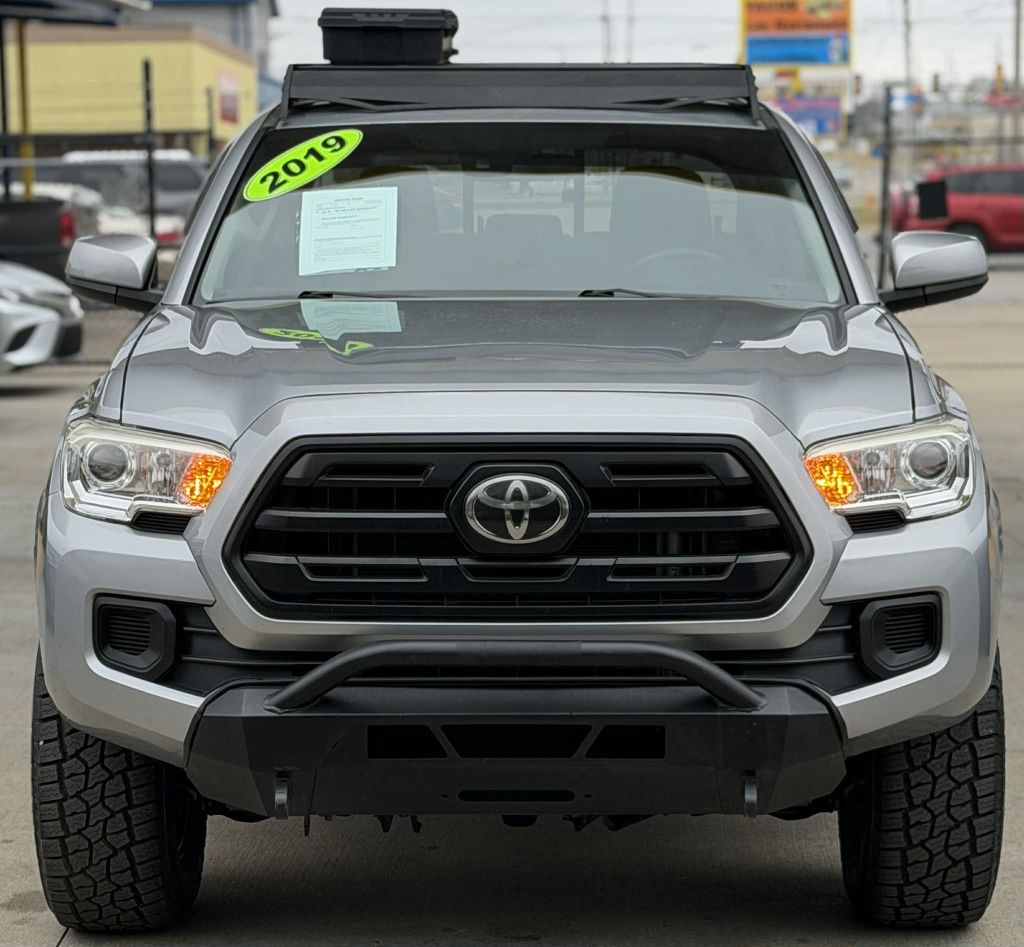 2019 Toyota Tacoma Image 2