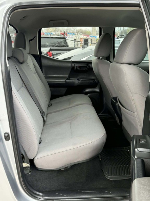 2019 Toyota Tacoma Image 10