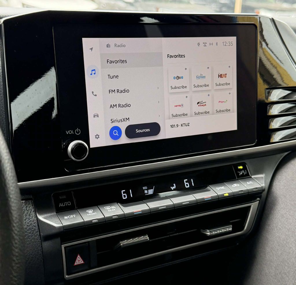 2025 Toyota Camry Image 16