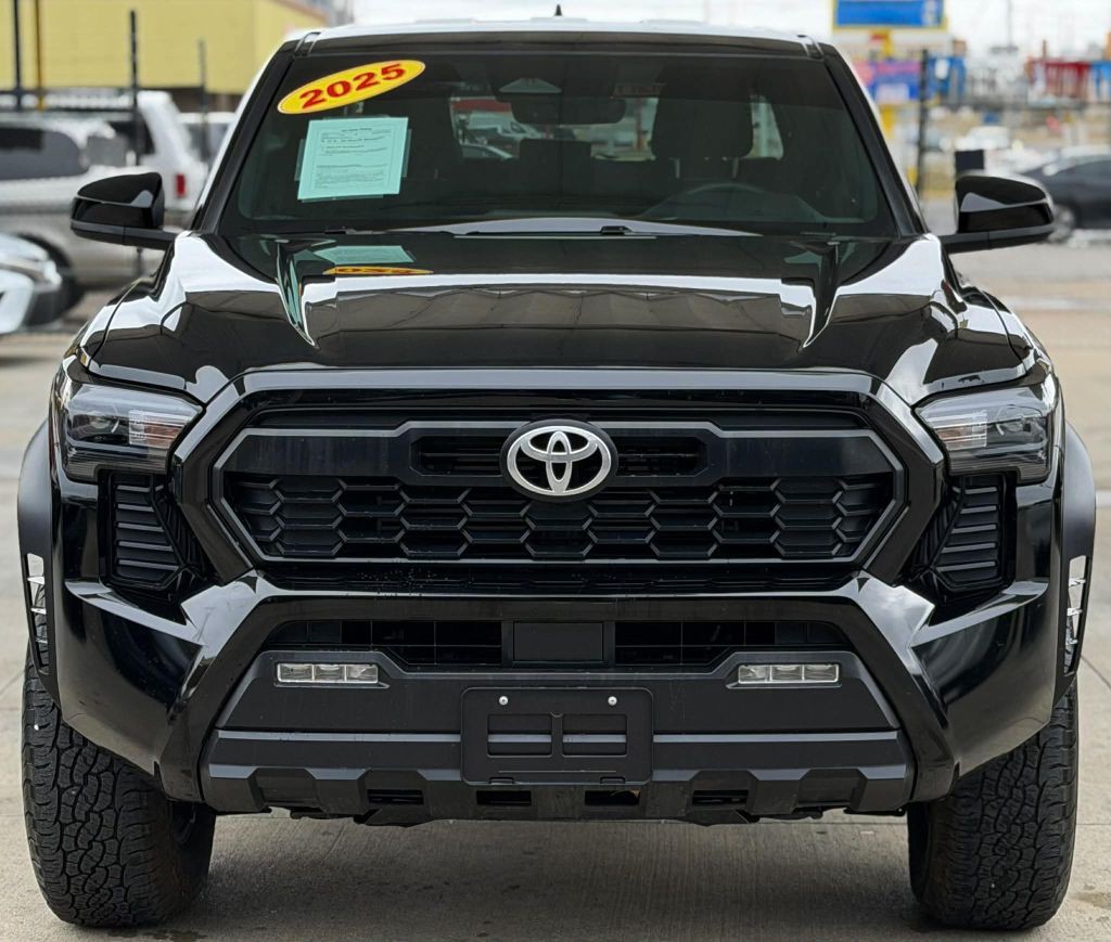 2025 Toyota Tacoma Image 2