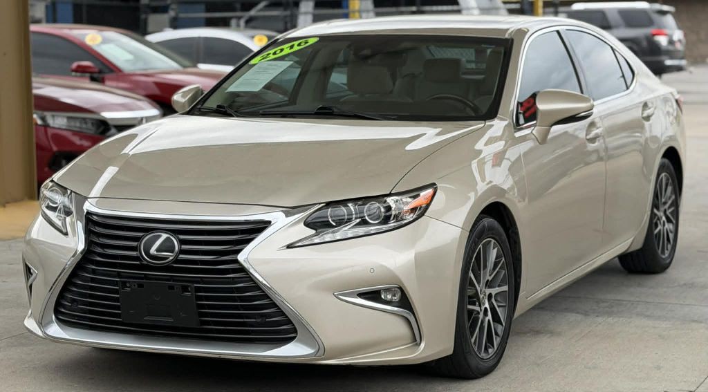 2016 Lexus ES Image 1