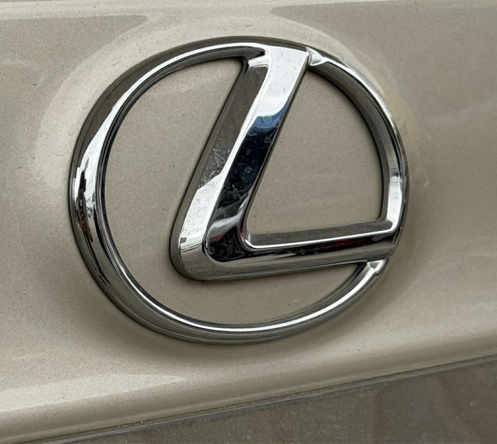 2016 Lexus ES Image 8