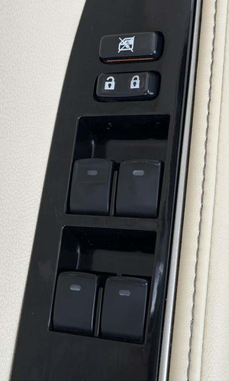 2016 Lexus ES Image 9