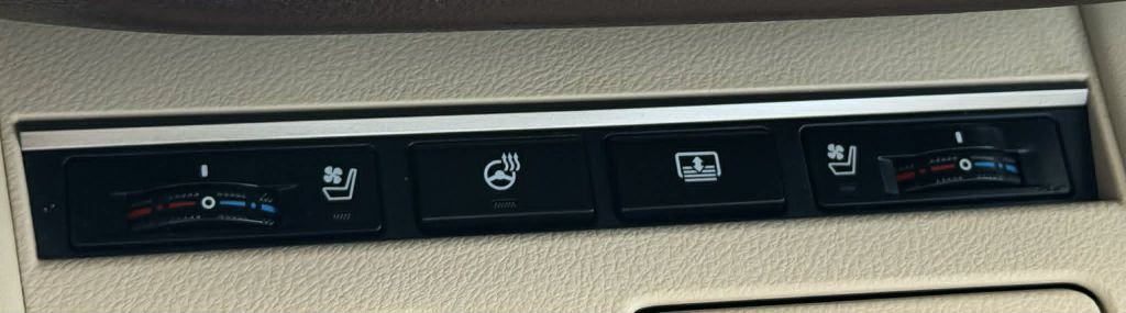 2016 Lexus ES Image 17