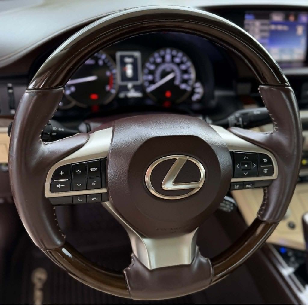 2016 Lexus ES Image 18