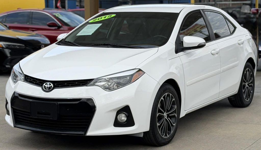 2015 Toyota Corolla Image 1