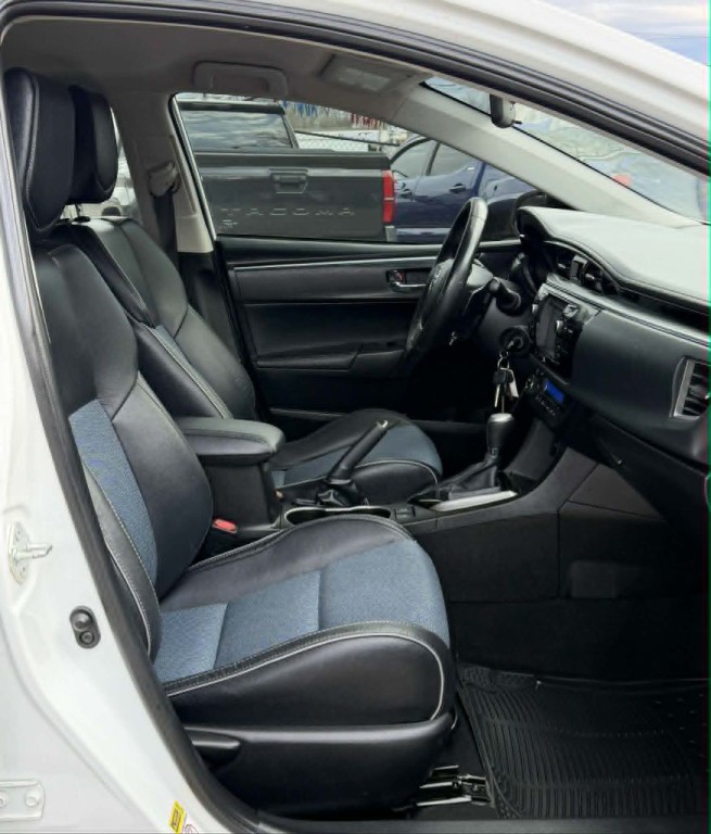 2015 Toyota Corolla Image 14