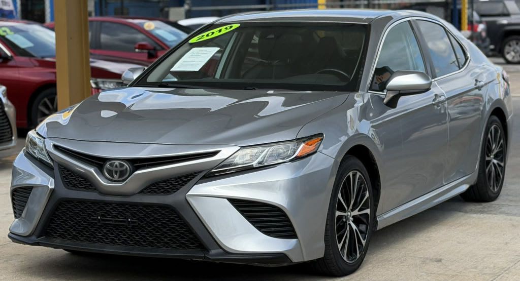 2019 Toyota Camry Image 1