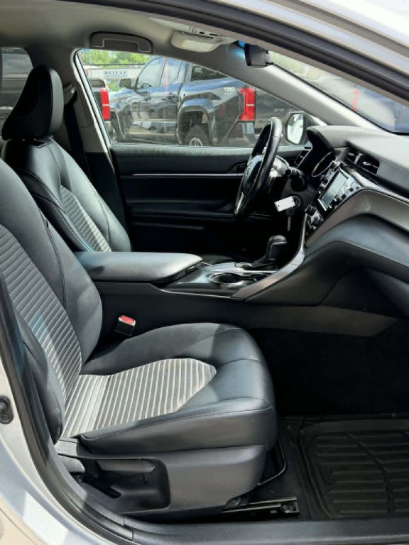 2019 Toyota Camry Image 15
