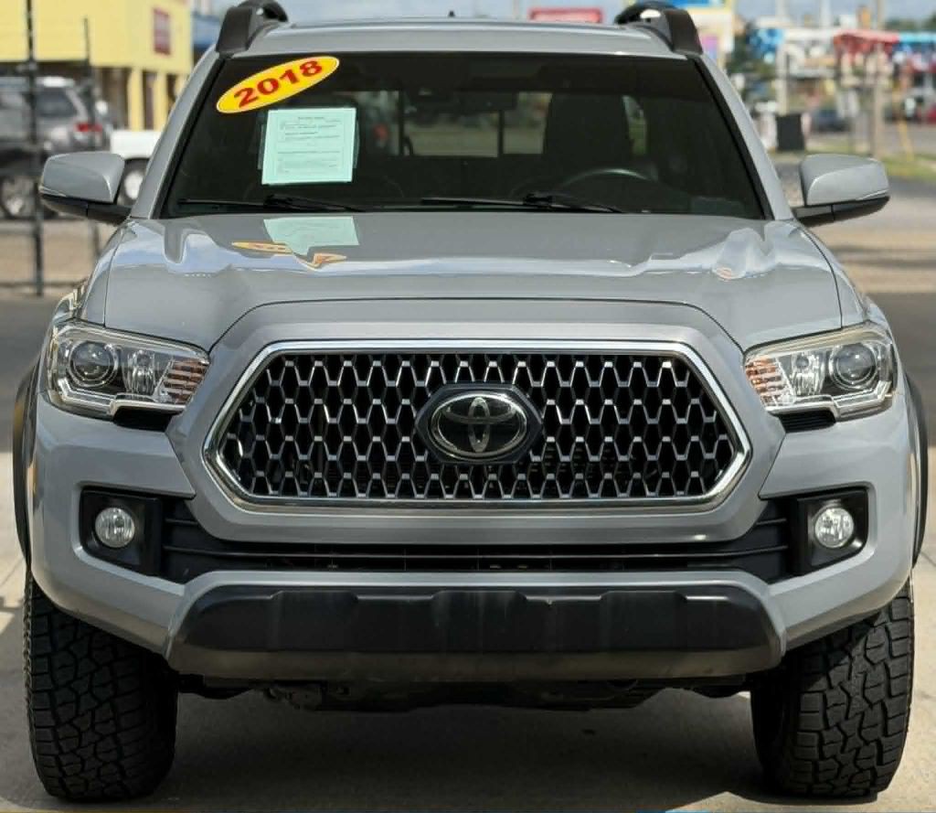 2018 Toyota Tacoma Image 2