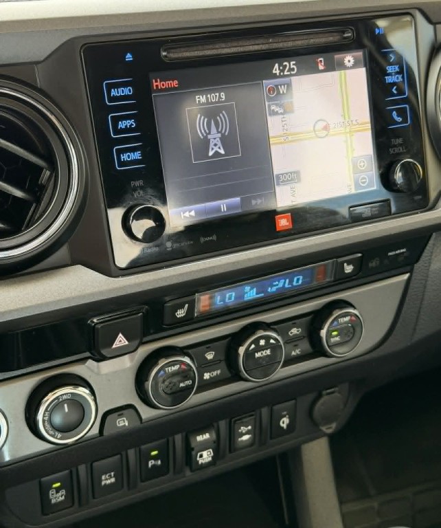 2018 Toyota Tacoma Image 16