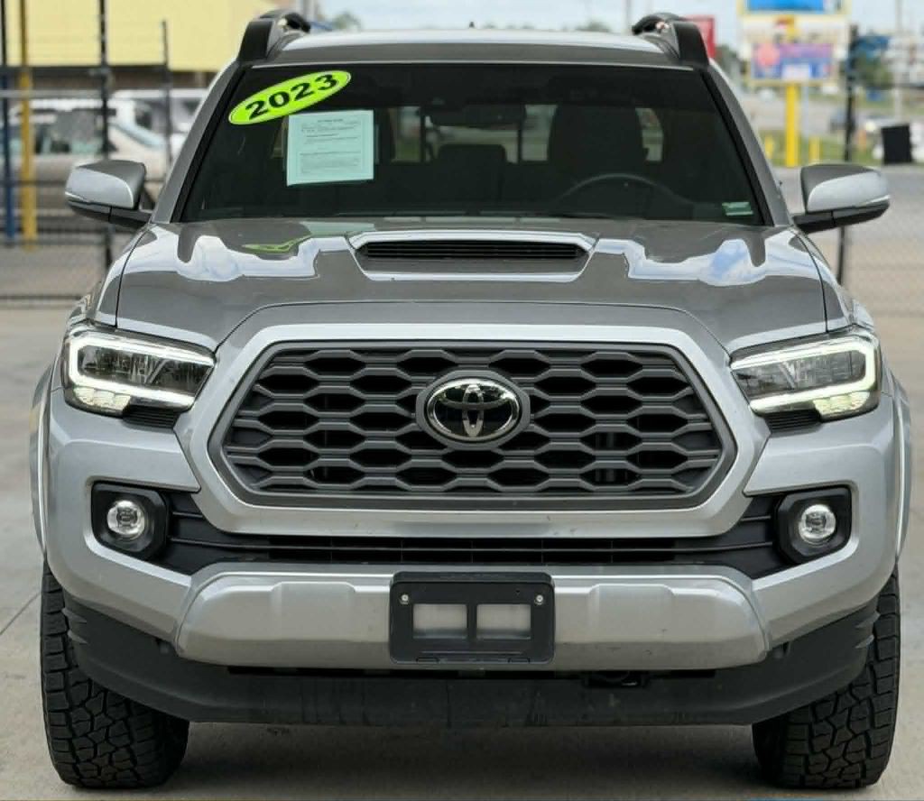 2023 Toyota Tacoma Image 2