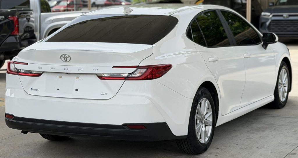 2025 Toyota Camry Image 4