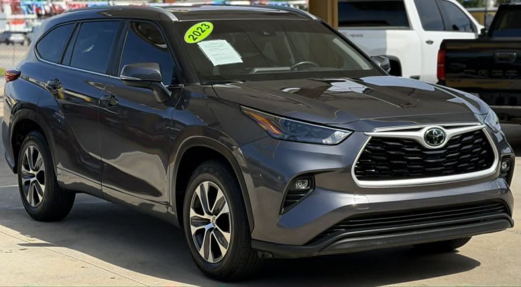 2023 Toyota Highlander Image 3