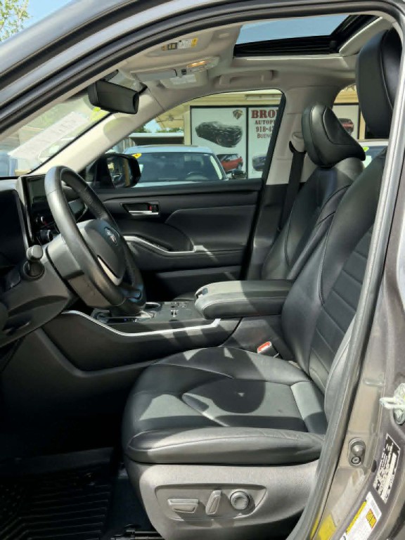 2023 Toyota Highlander Image 11
