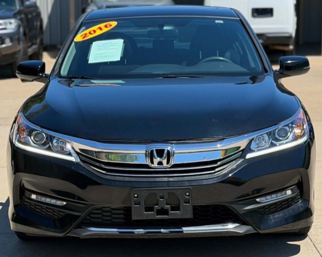 2016 Honda Accord Image 2