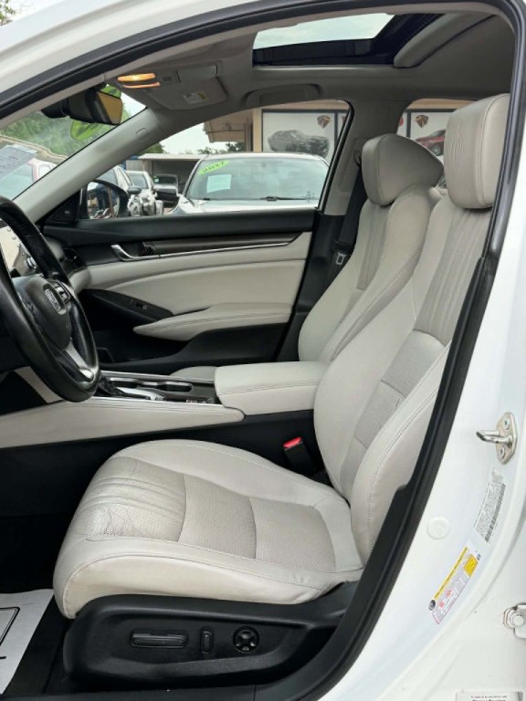 2018 Honda Accord Image 11