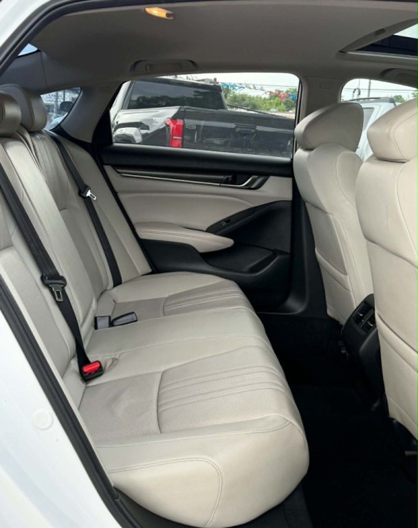 2018 Honda Accord Image 13