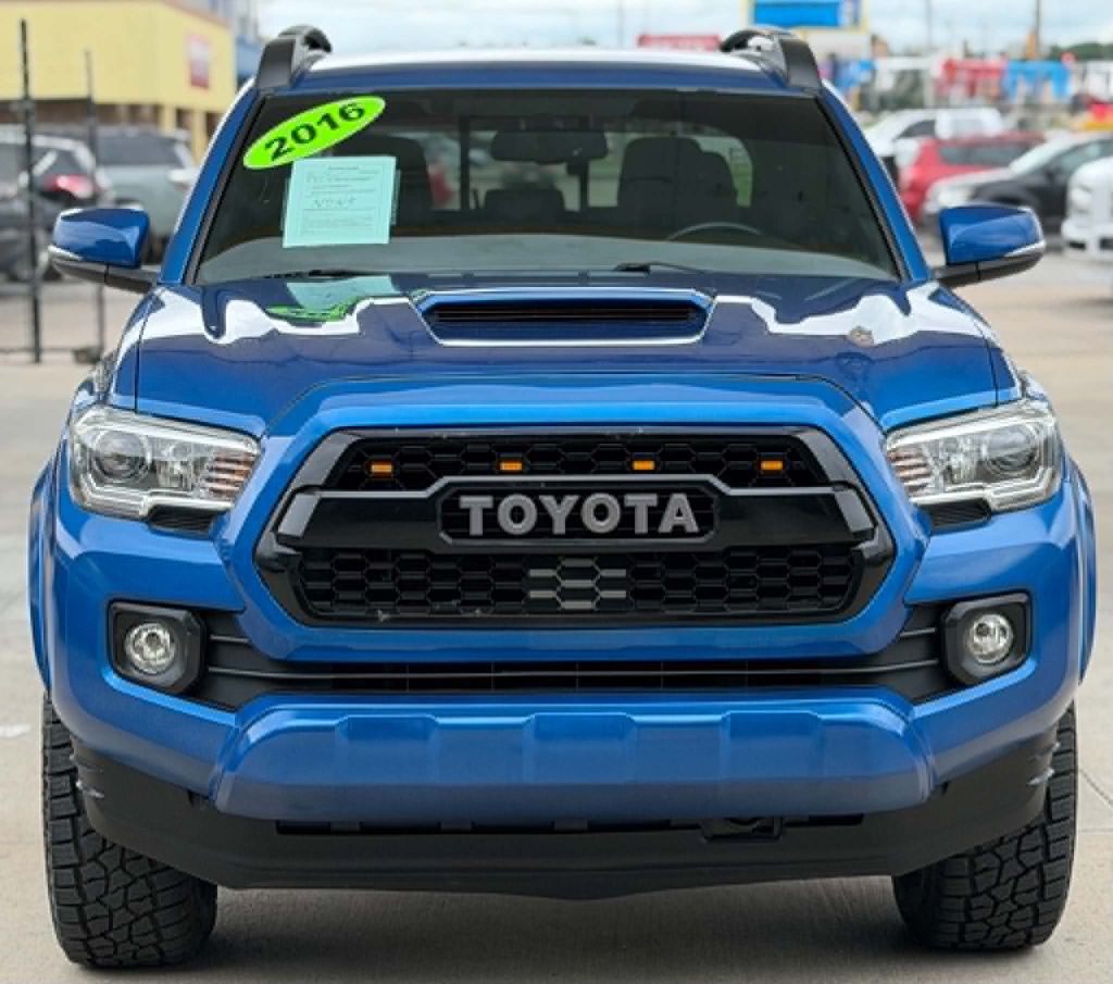 2016 Toyota Tacoma Image 2