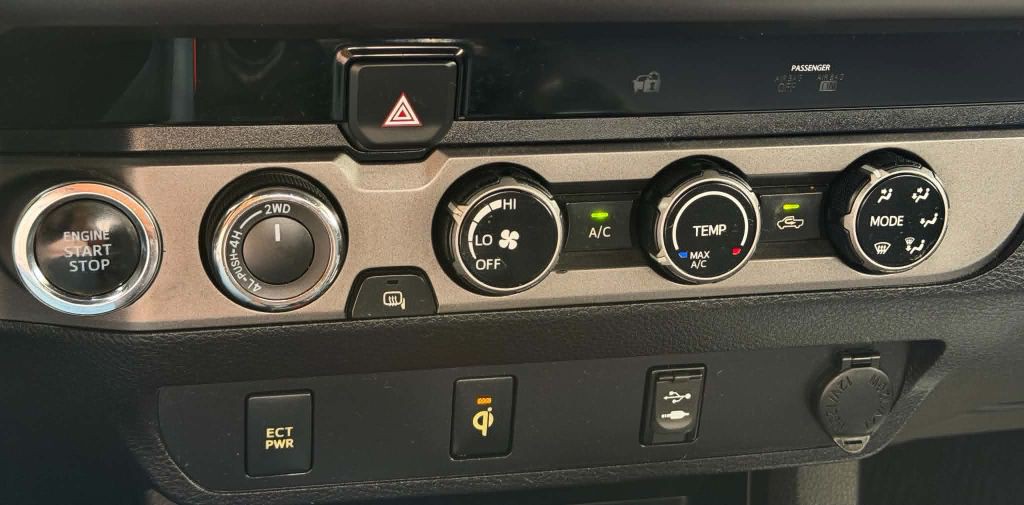 2016 Toyota Tacoma Image 14