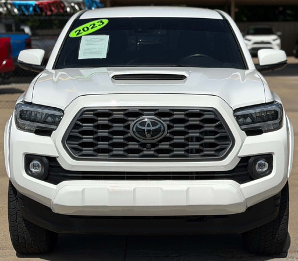2023 Toyota Tacoma Image 2