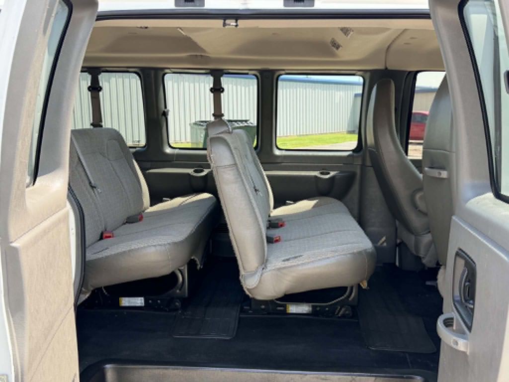2014 Chevrolet Express Image 16
