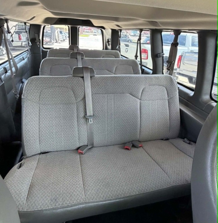 2014 Chevrolet Express Image 17