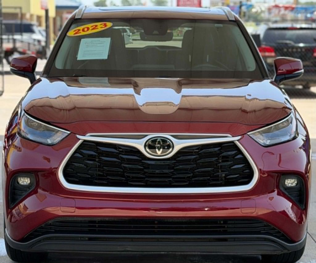 2023 Toyota Highlander Image 2