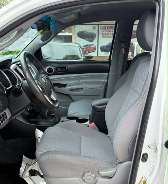 2015 Toyota Tacoma Image 13