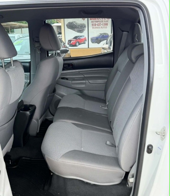 2015 Toyota Tacoma Image 14