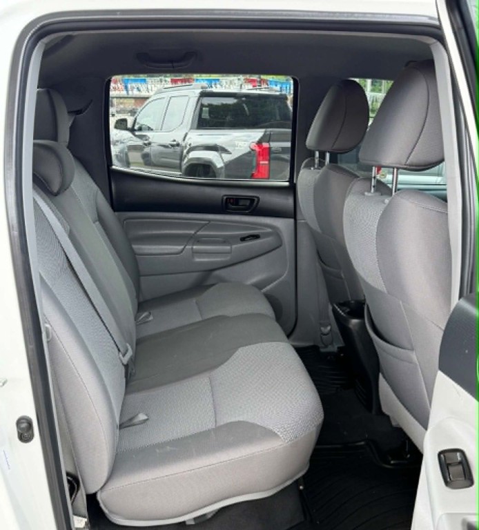 2015 Toyota Tacoma Image 15