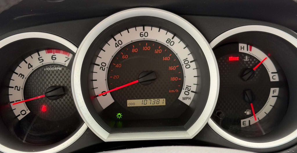 2015 Toyota Tacoma Image 17