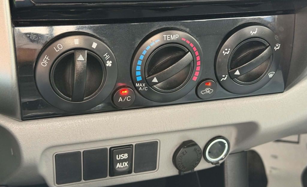 2015 Toyota Tacoma Image 19