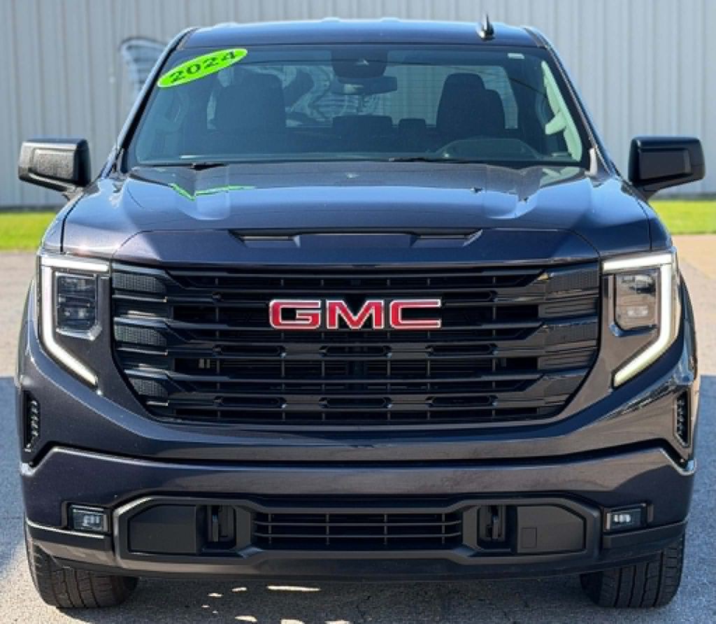 2024 GMC Sierra Image 2