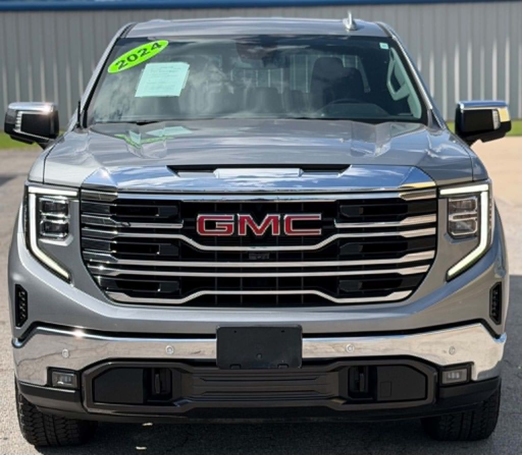 2024 GMC Sierra Image 2