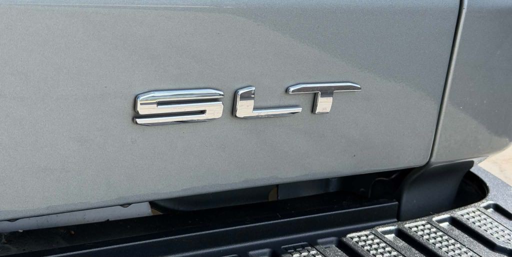 2024 GMC Sierra Image 8