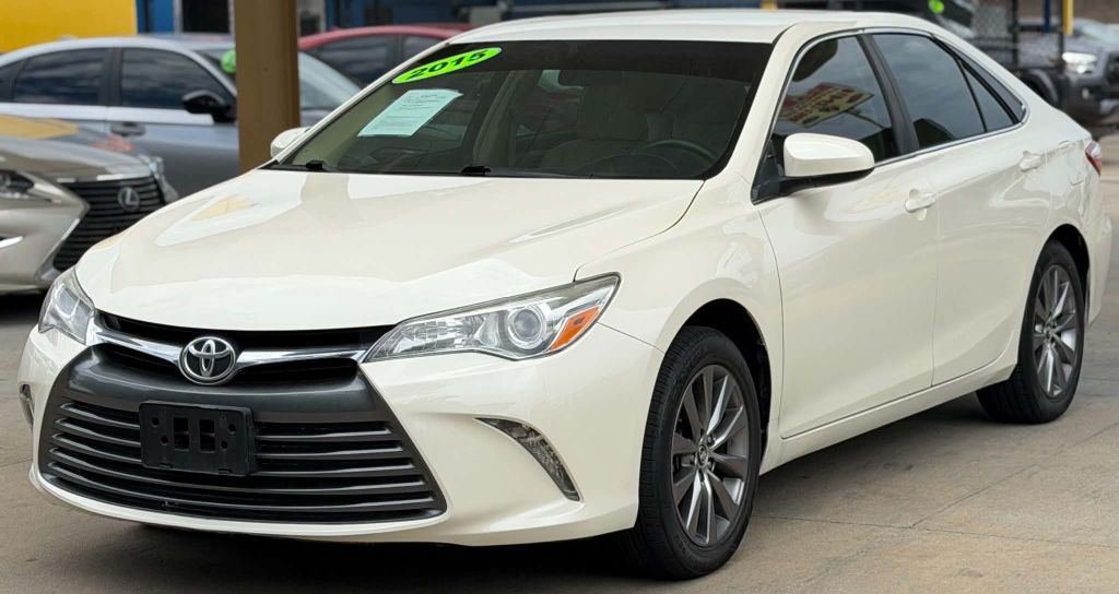 2015 Toyota Camry Image 1