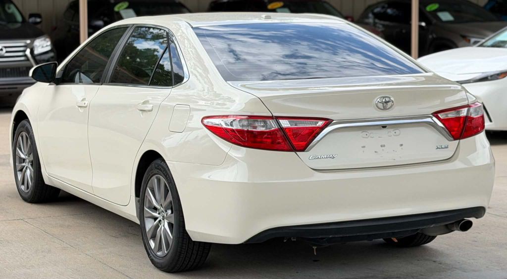 2015 Toyota Camry Image 8