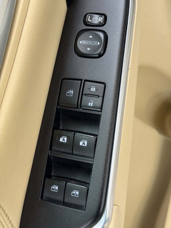 2015 Toyota Camry Image 11
