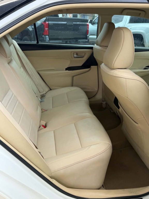2015 Toyota Camry Image 16