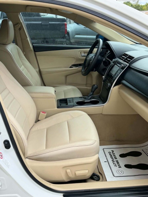 2015 Toyota Camry Image 17