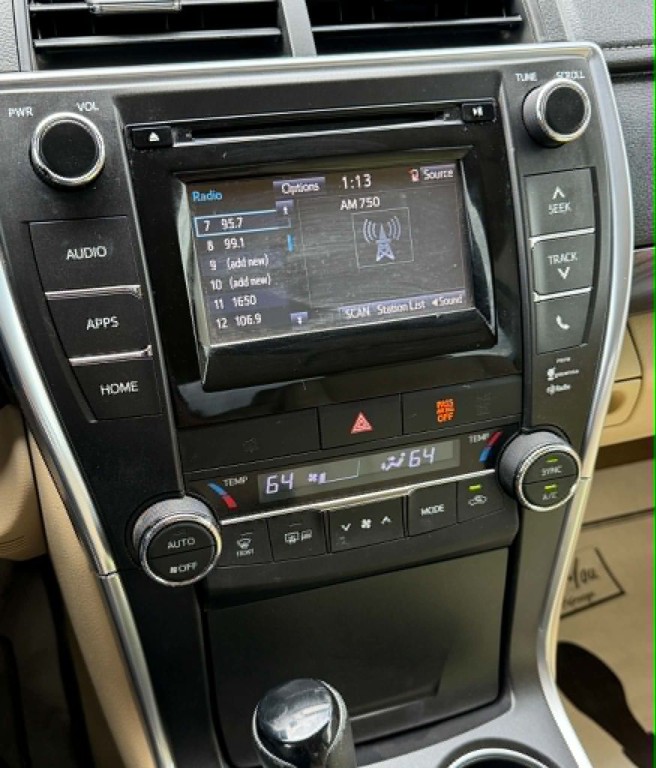 2015 Toyota Camry Image 19
