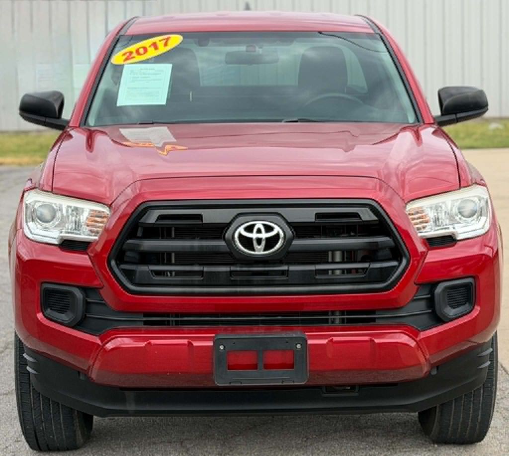 2017 Toyota Tacoma Image 2