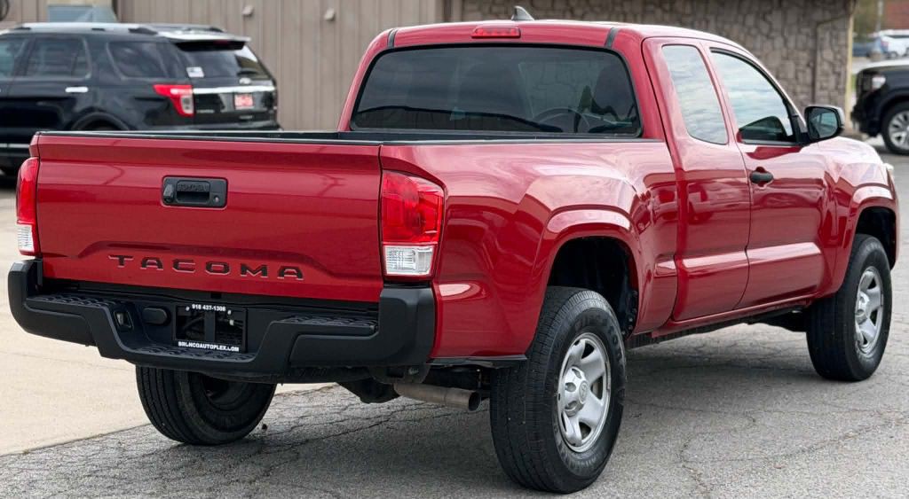 2017 Toyota Tacoma Image 4